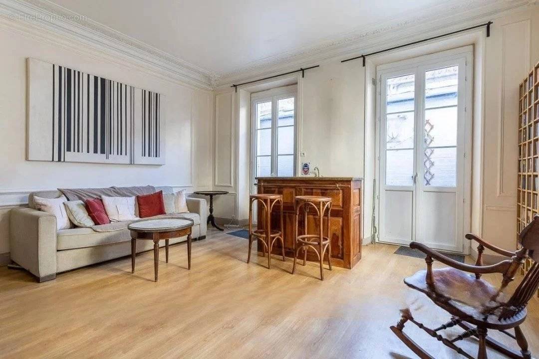 Appartement à COURBEVOIE