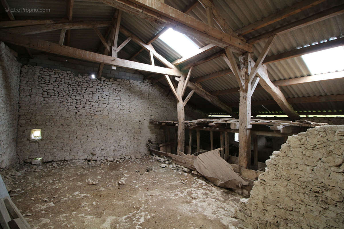 Maison à MONTAIGU-DE-QUERCY