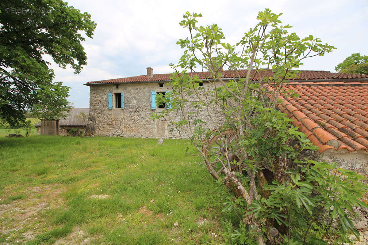 Maison à MONTAIGU-DE-QUERCY