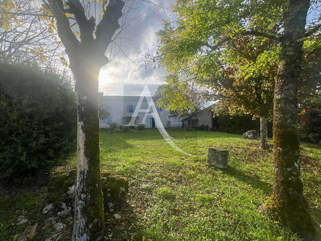 Maison à MONTAIGU-DE-QUERCY