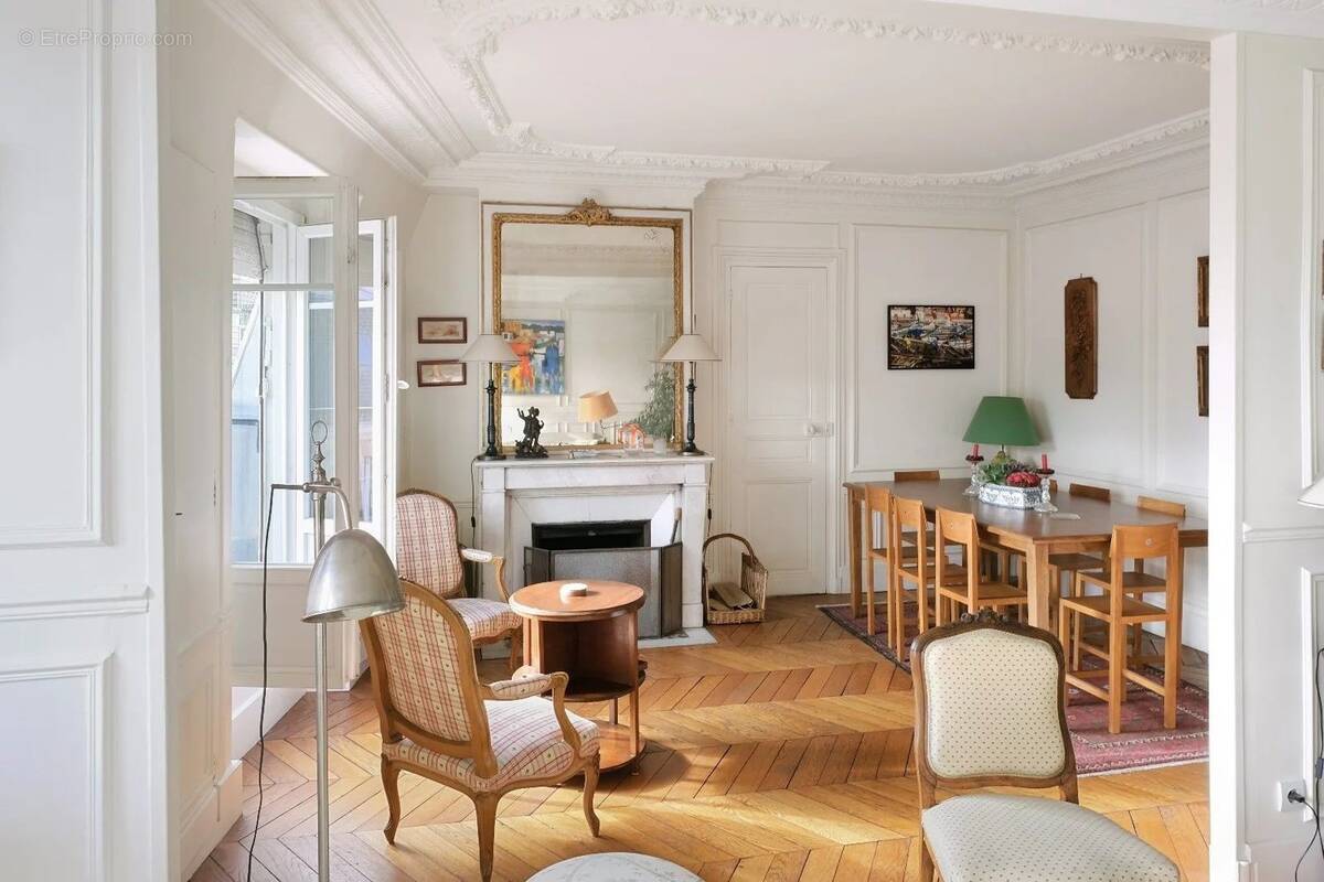 Appartement à PARIS-16E