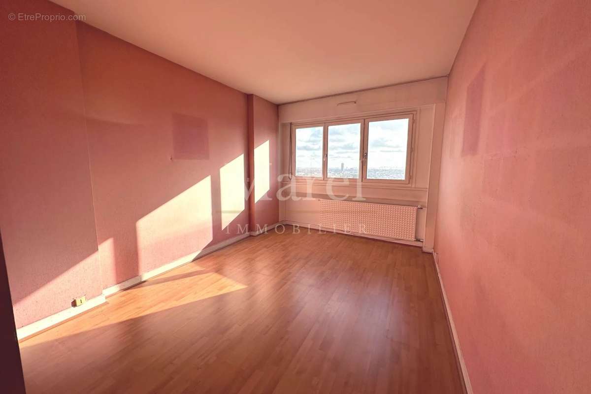 Appartement à COURBEVOIE