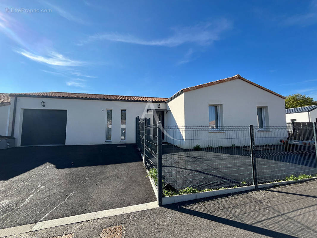 Maison à LA BOISSIERE-DES-LANDES