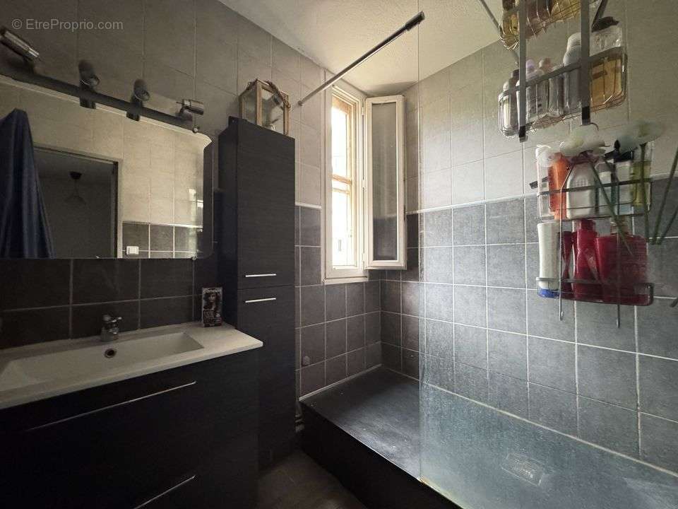 T3 LA BATARELLE+ BALCON + CAVE + PLACE DE STATIONNEMENT - Appartement à MARSEILLE-13E