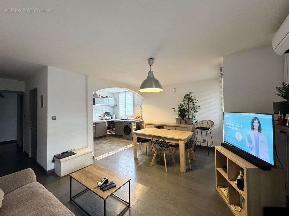 T3 LA BATARELLE+ BALCON + CAVE + PLACE DE STATIONNEMENT - Appartement à MARSEILLE-13E