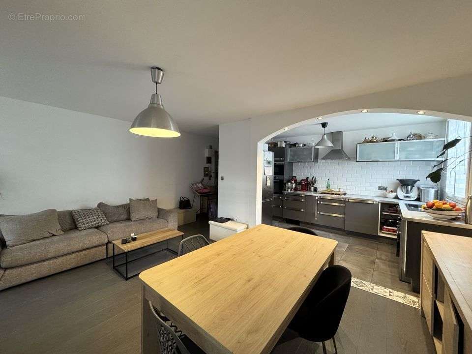 T3 LA BATARELLE+ BALCON + CAVE + PLACE DE STATIONNEMENT - Appartement à MARSEILLE-13E