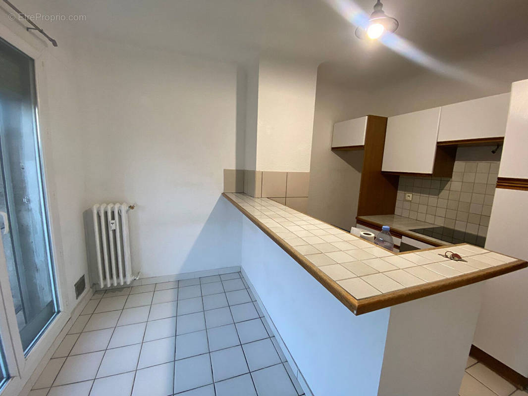 Appartement à MARSEILLE-5E