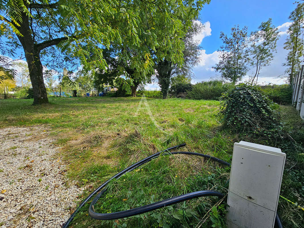 Terrain à MONTCEAUX-LES-MEAUX