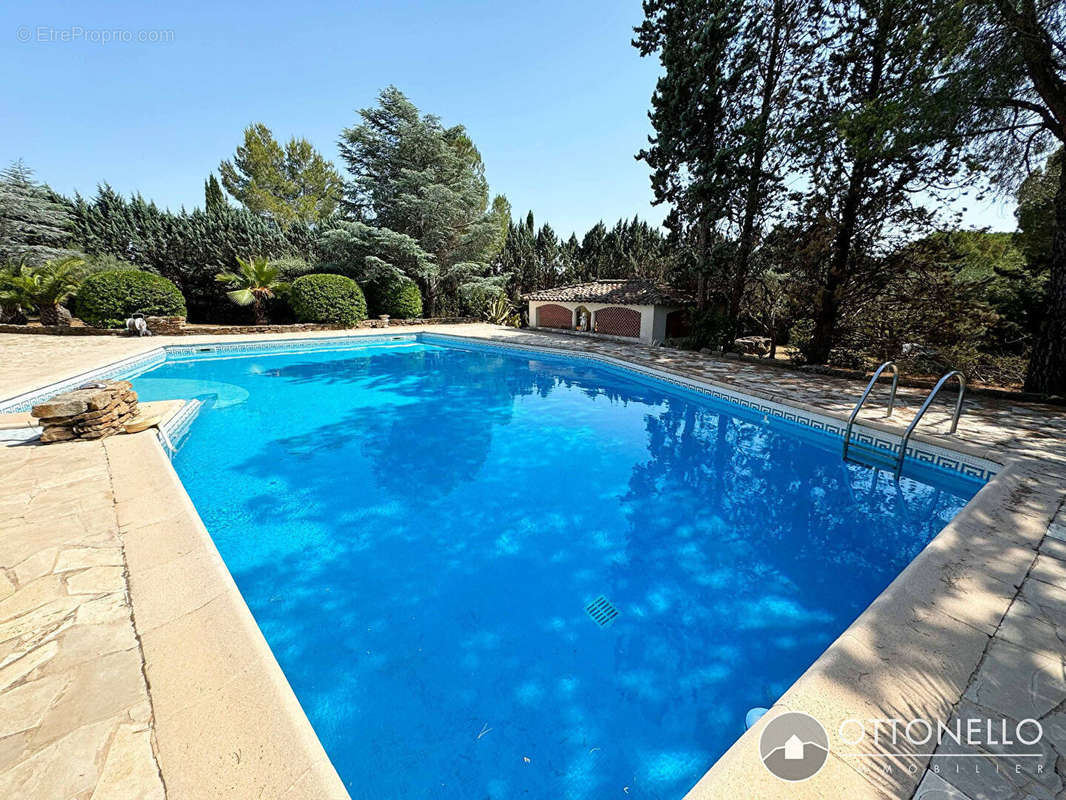 Maison à ROQUEBRUNE-SUR-ARGENS