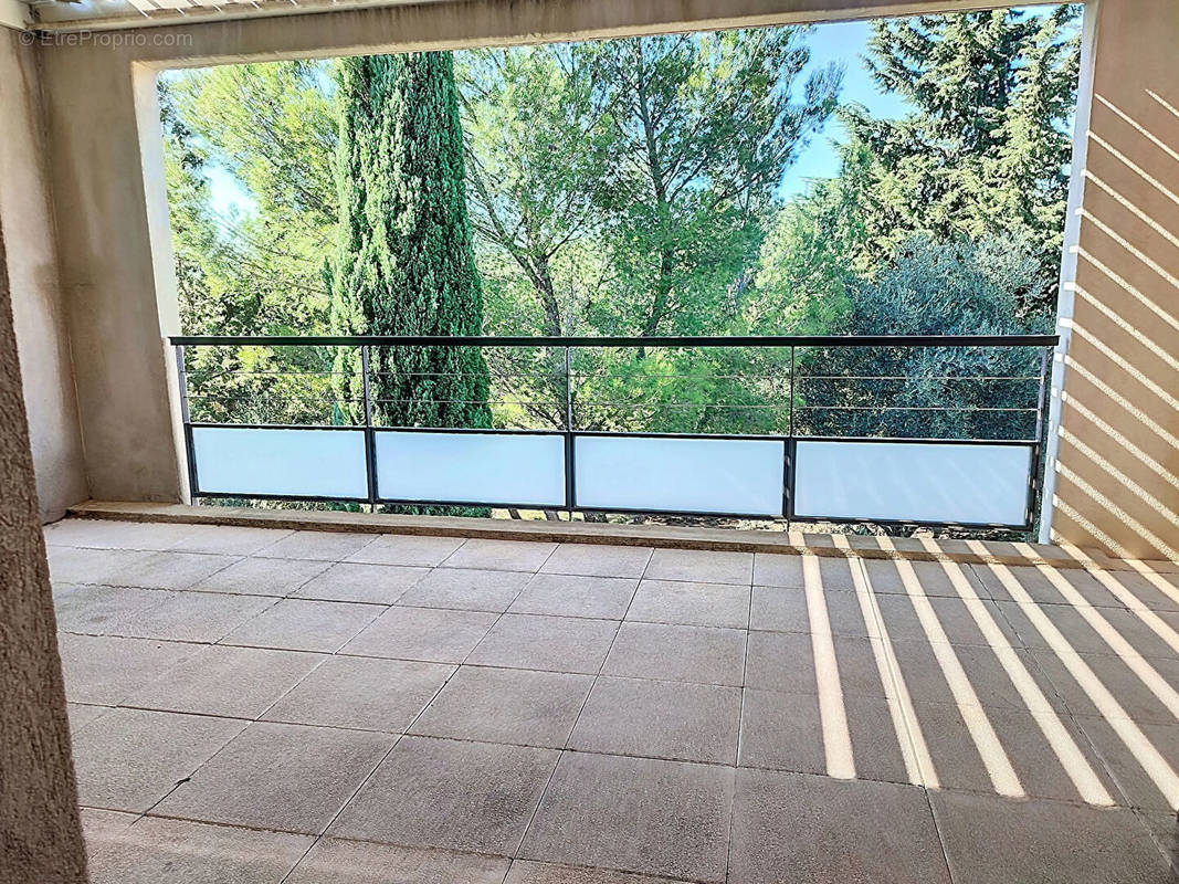 Appartement à VILLENEUVE-LES-AVIGNON