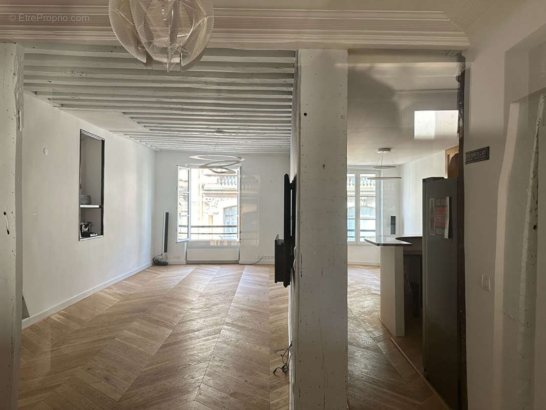 Appartement à PARIS-1E