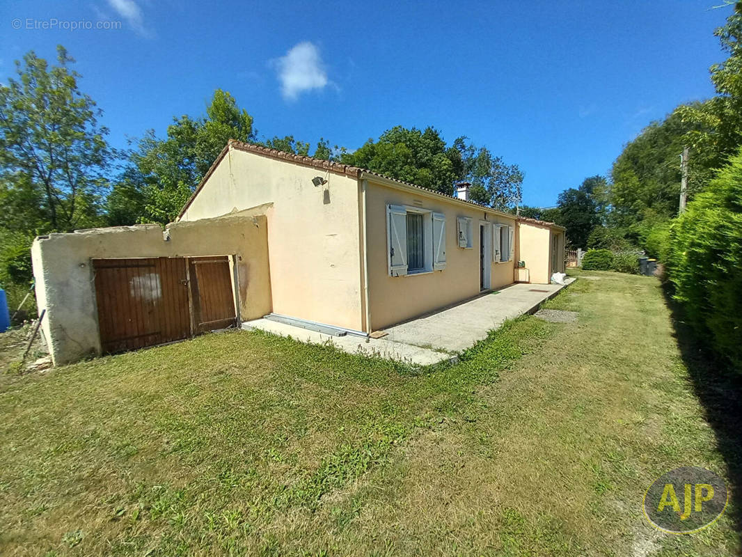 Maison à COUQUEQUES