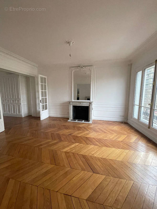 Appartement à PARIS-14E