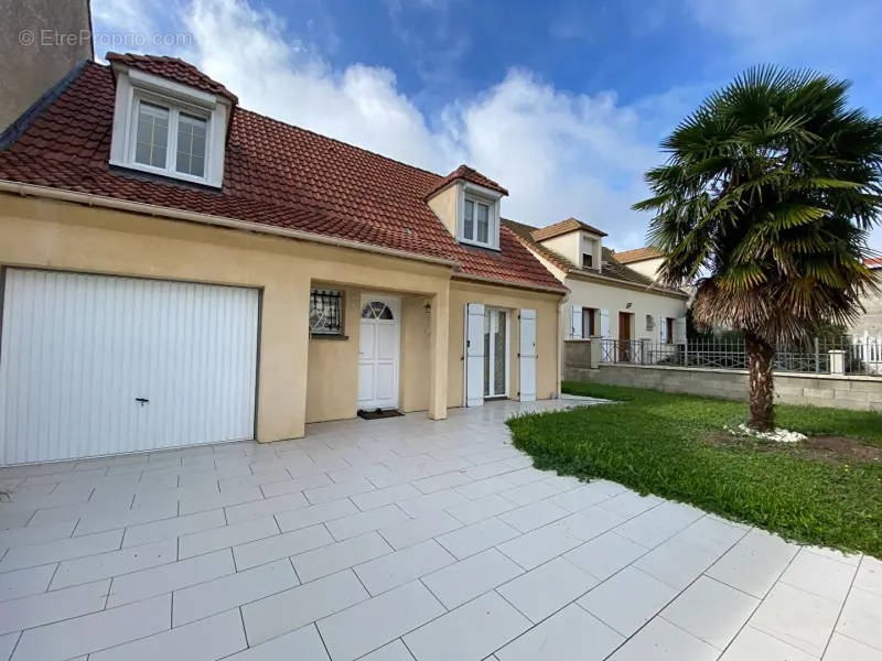 Maison à SARTROUVILLE