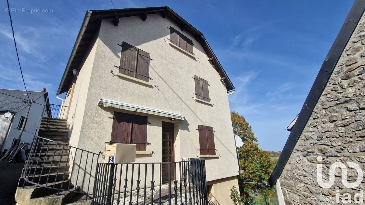 Photo 1 - Maison à BESSE-ET-SAINT-ANASTAISE