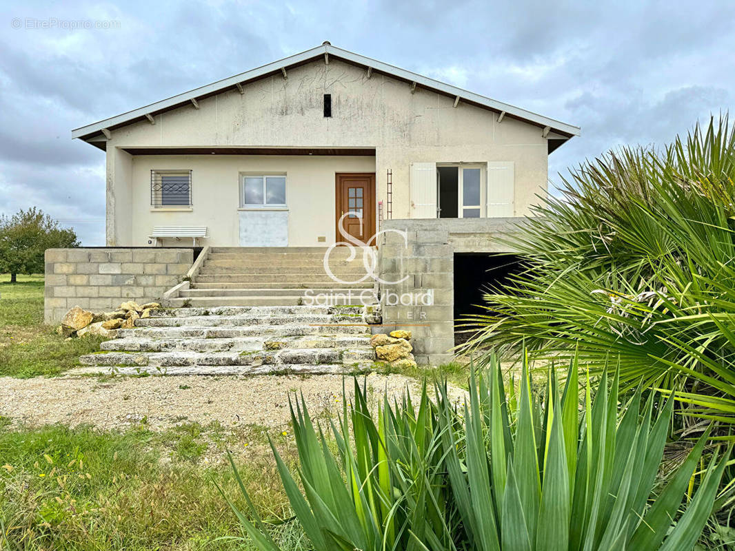 Maison à SAINT-YRIEIX-SUR-CHARENTE