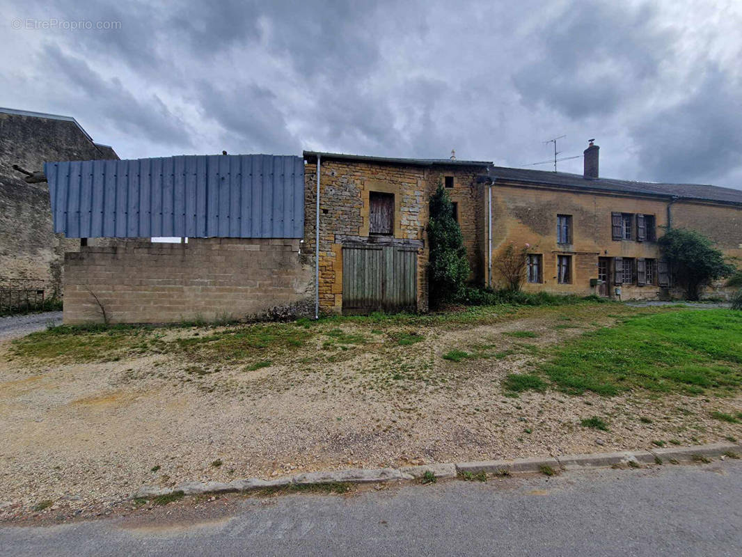 Maison à LES AYVELLES