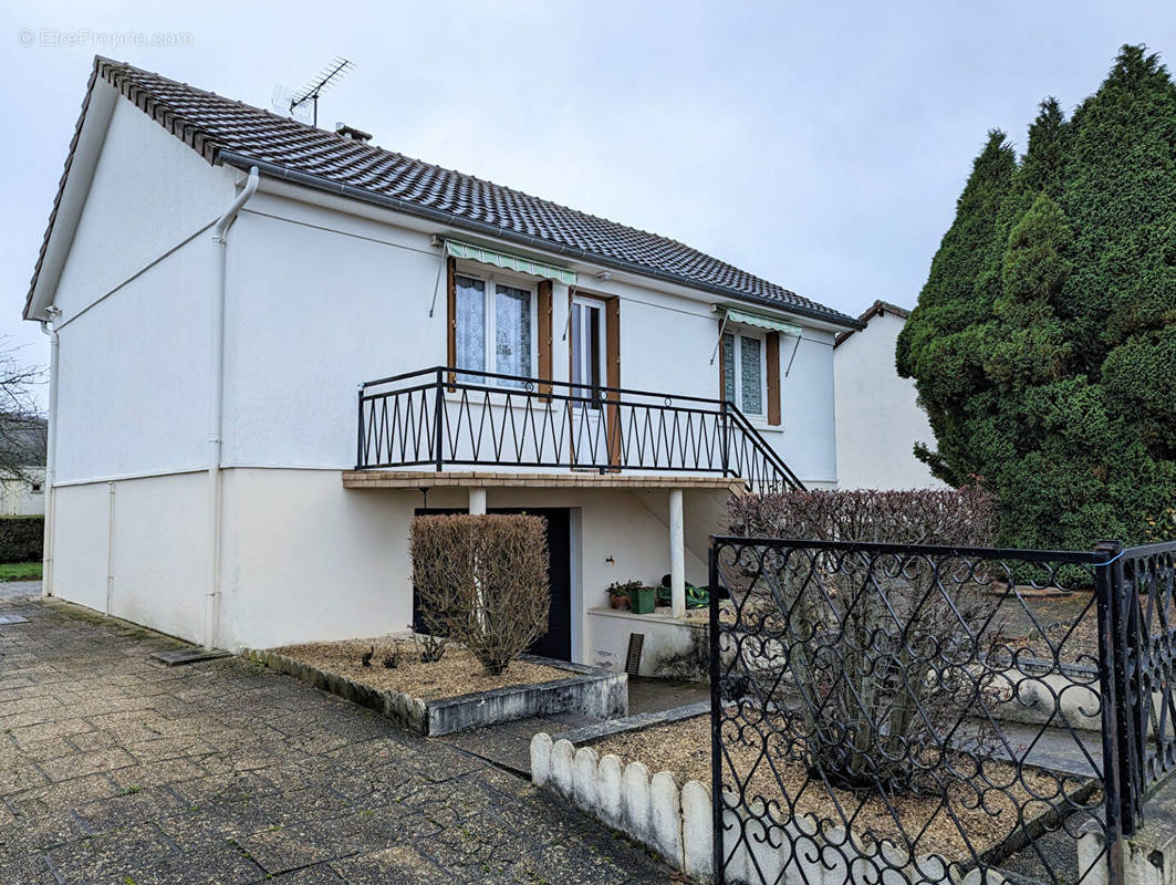 Maison à SAINT-BENIN-D&#039;AZY