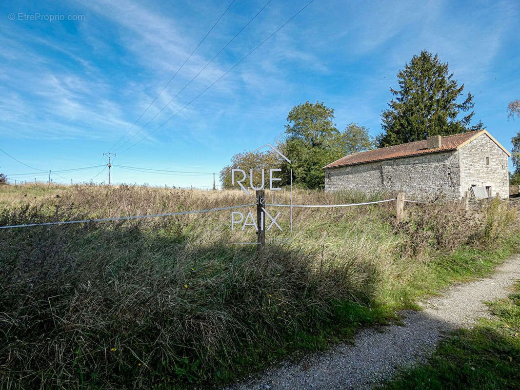 Maison à SAVIGNY-SOUS-FAYE