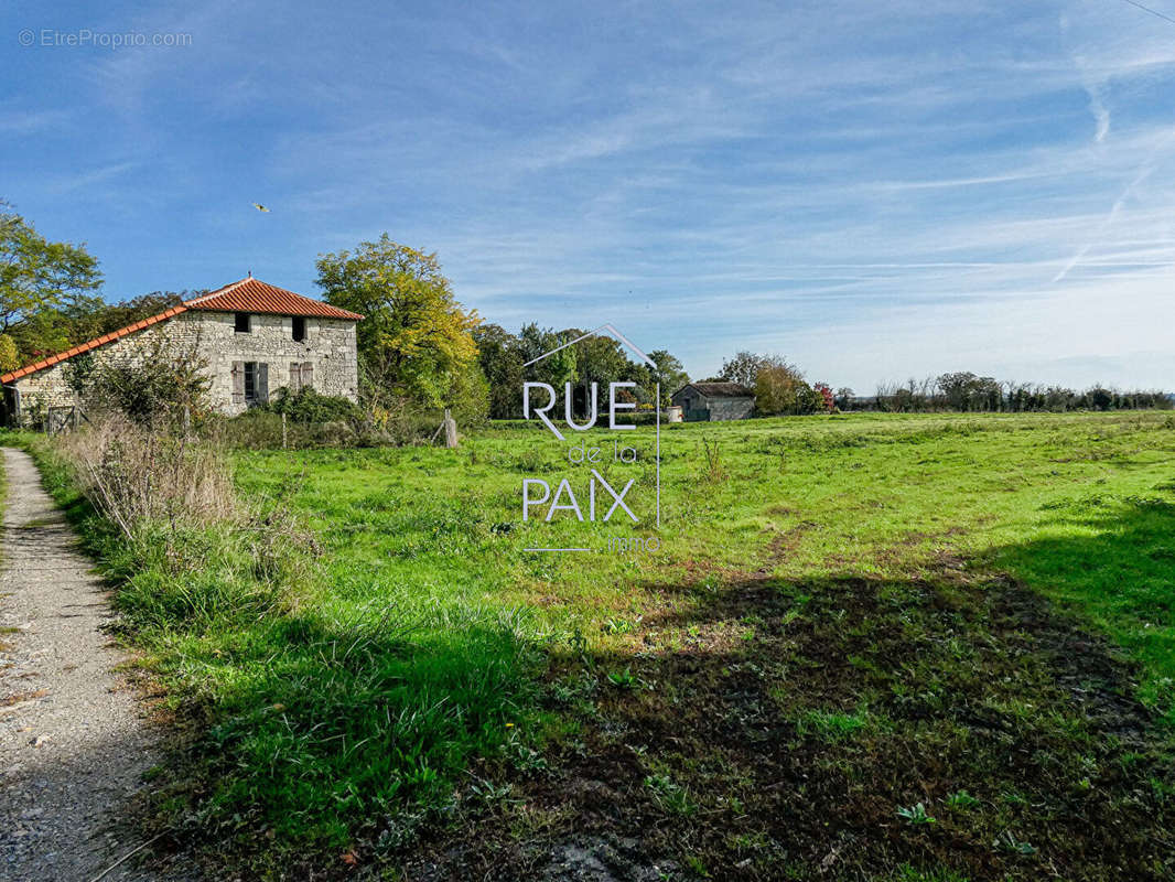 Maison à SAVIGNY-SOUS-FAYE