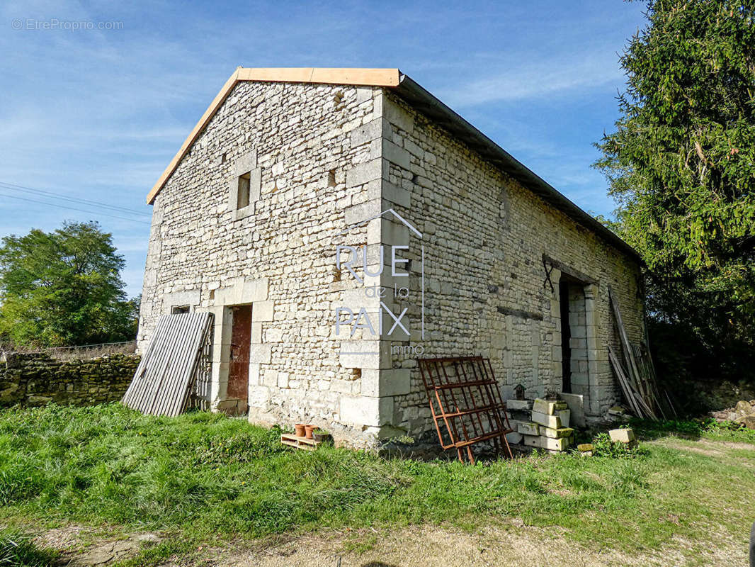 Maison à SAVIGNY-SOUS-FAYE