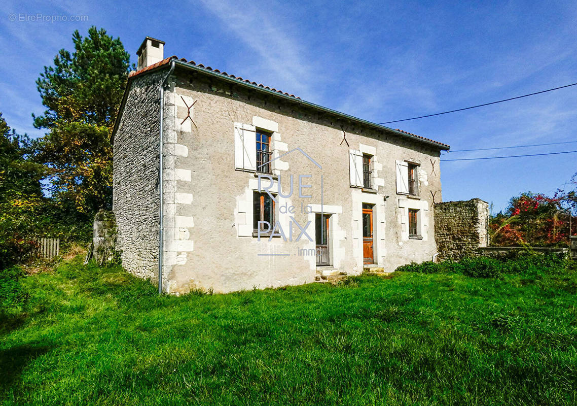 Maison à SAVIGNY-SOUS-FAYE