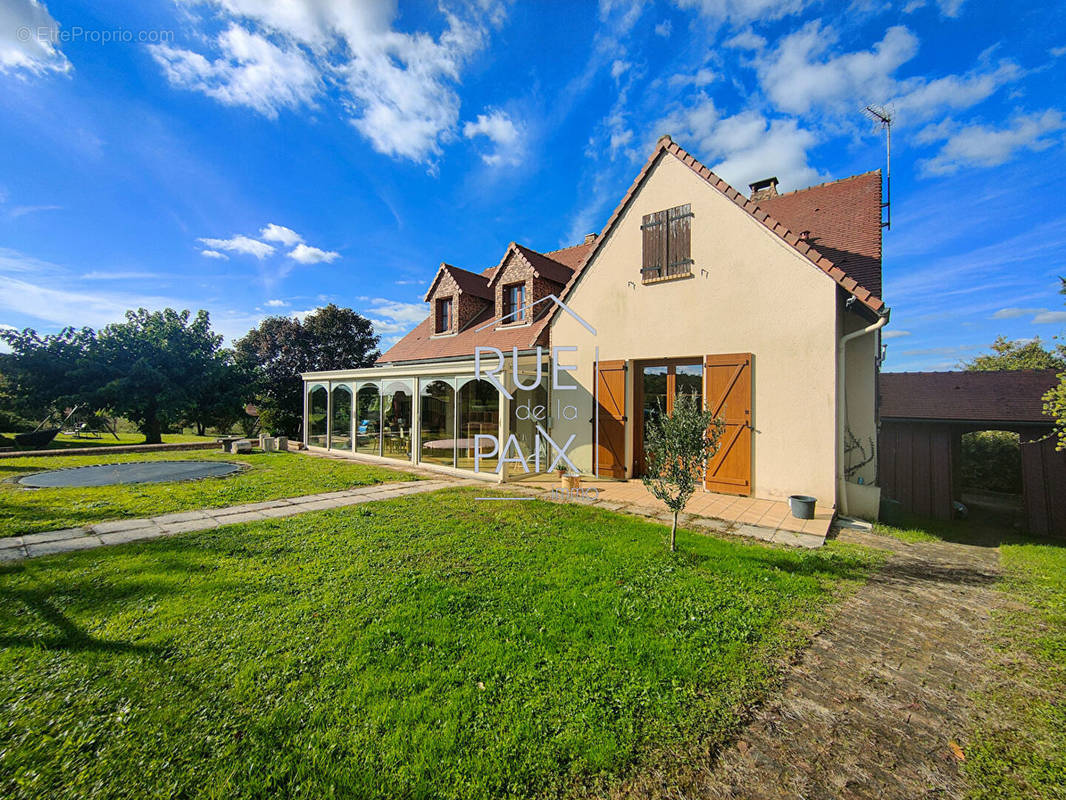 Maison à THURAGEAU