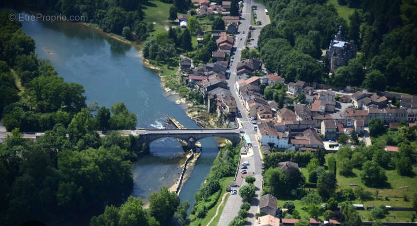 Terrain à NEUVILLE-SUR-AIN