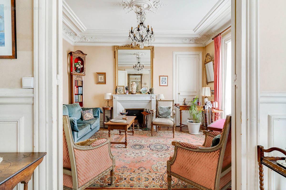 Appartement à NEUILLY-SUR-SEINE