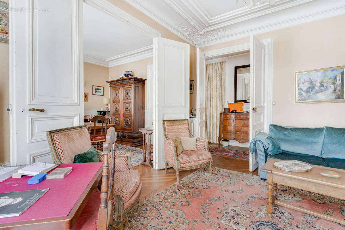 Appartement à NEUILLY-SUR-SEINE