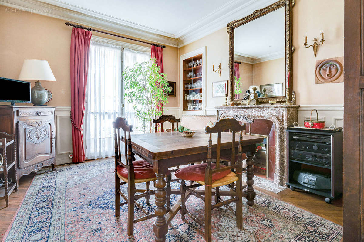 Appartement à NEUILLY-SUR-SEINE