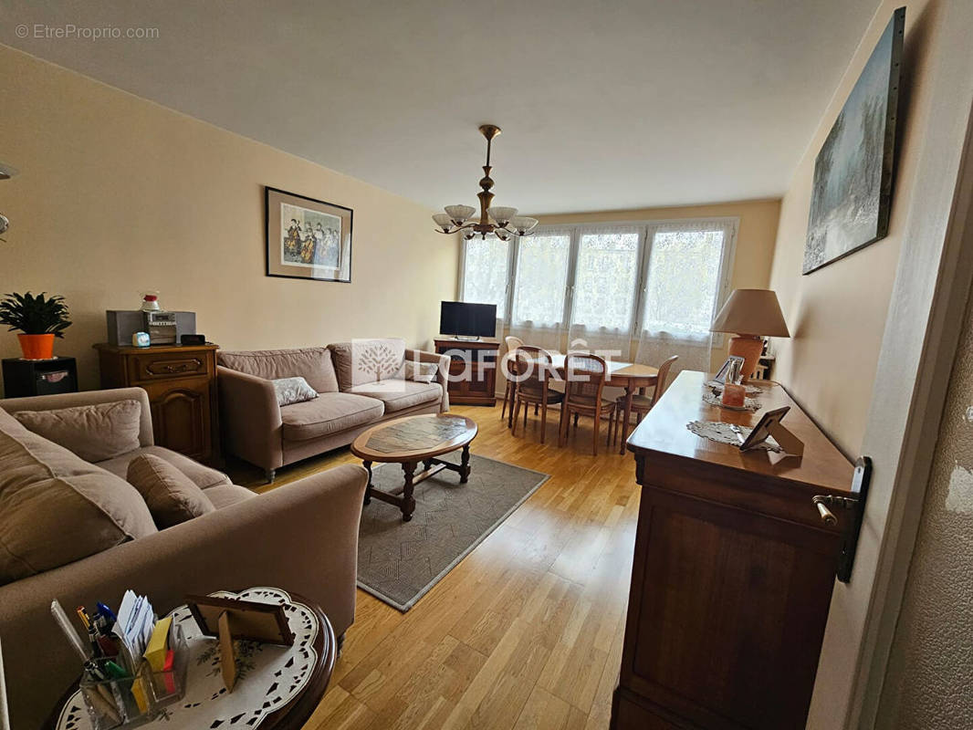 Appartement à MONTROUGE