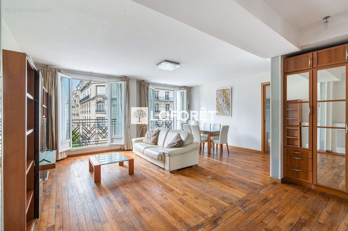 Appartement à PARIS-17E