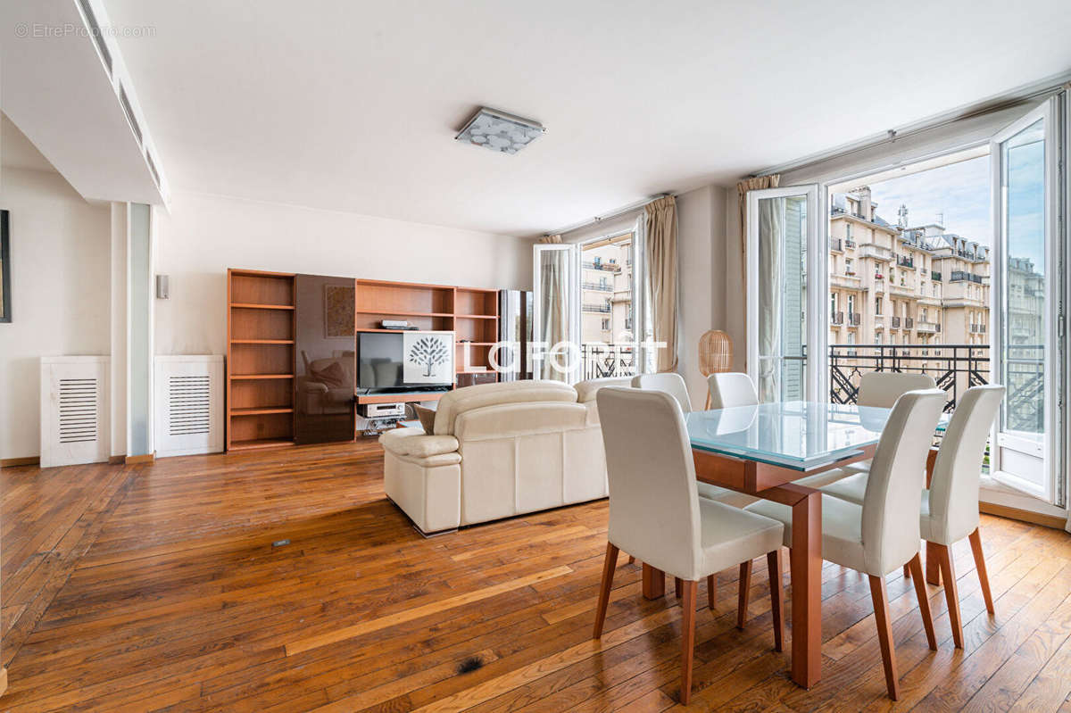 Appartement à PARIS-17E