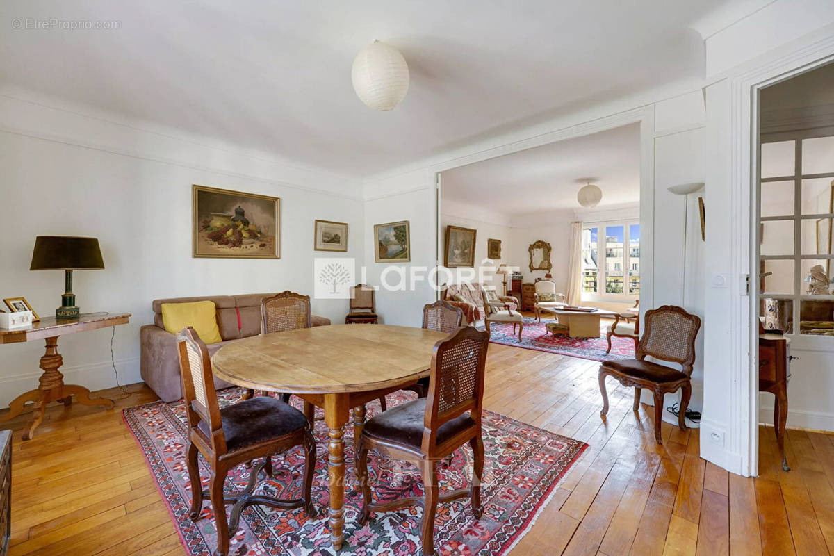 Appartement à PARIS-14E