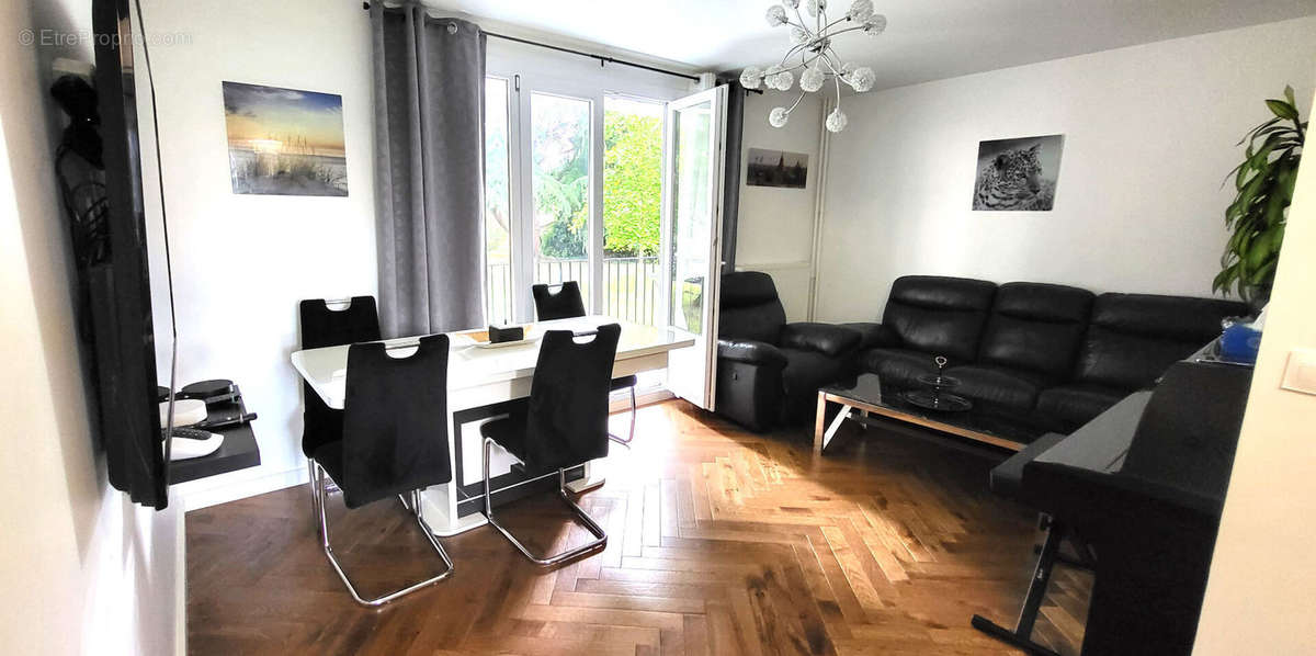 Appartement à LES CLAYES-SOUS-BOIS