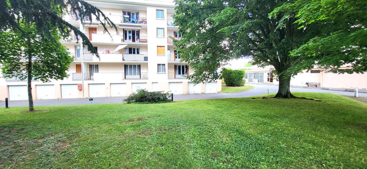 Appartement à LES CLAYES-SOUS-BOIS