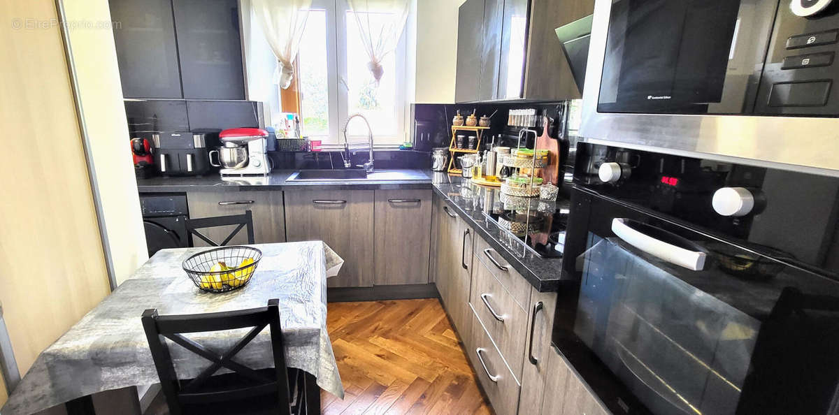 Appartement à LES CLAYES-SOUS-BOIS