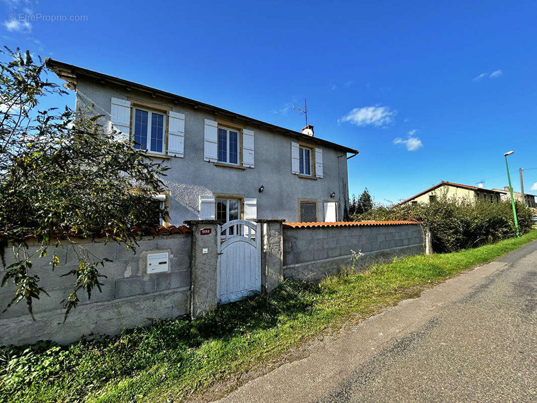 Maison à CHARLIEU