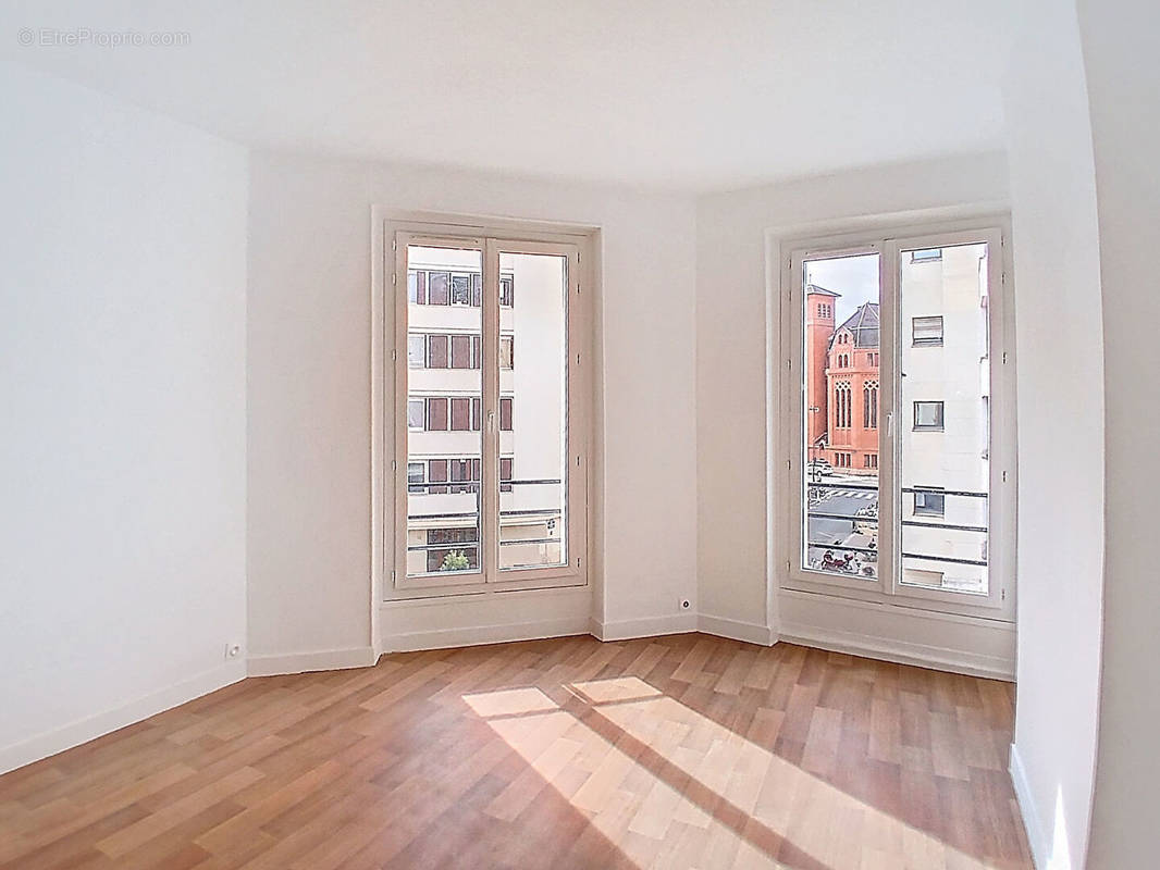 Appartement à PARIS-14E