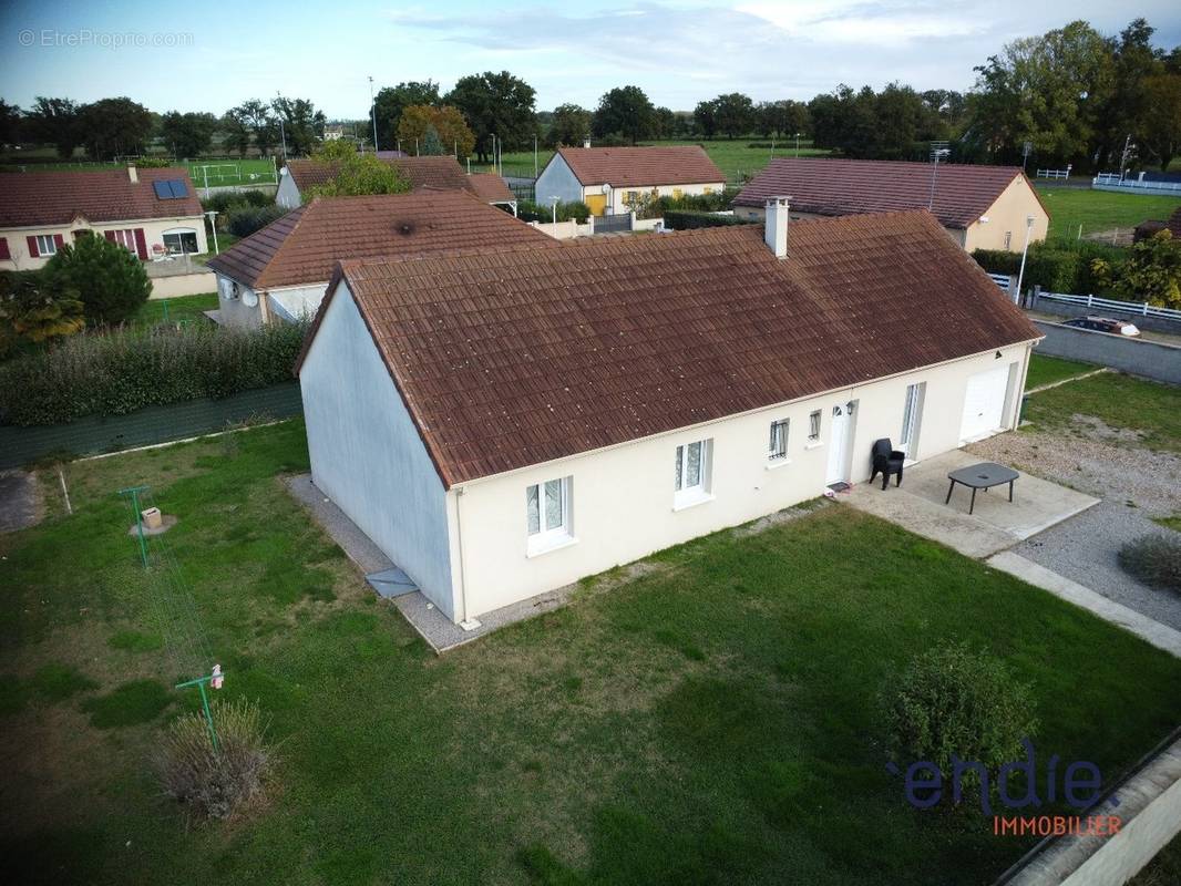 Maison à VILLENEUVE-SUR-ALLIER