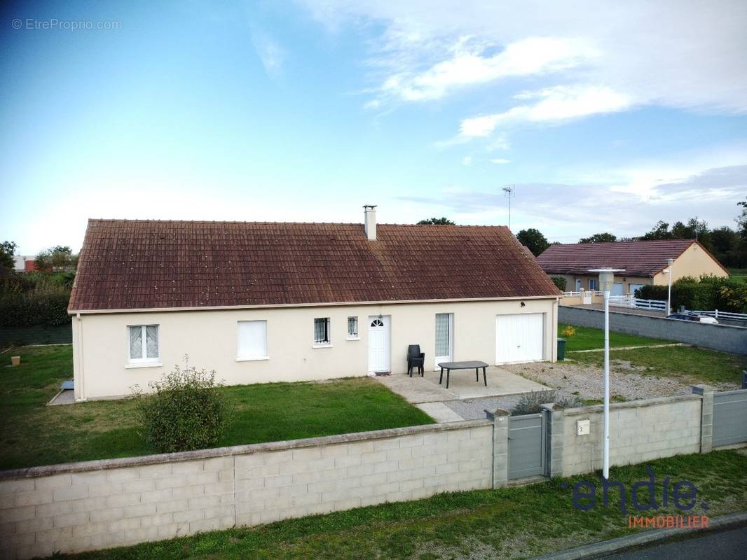 Maison à VILLENEUVE-SUR-ALLIER