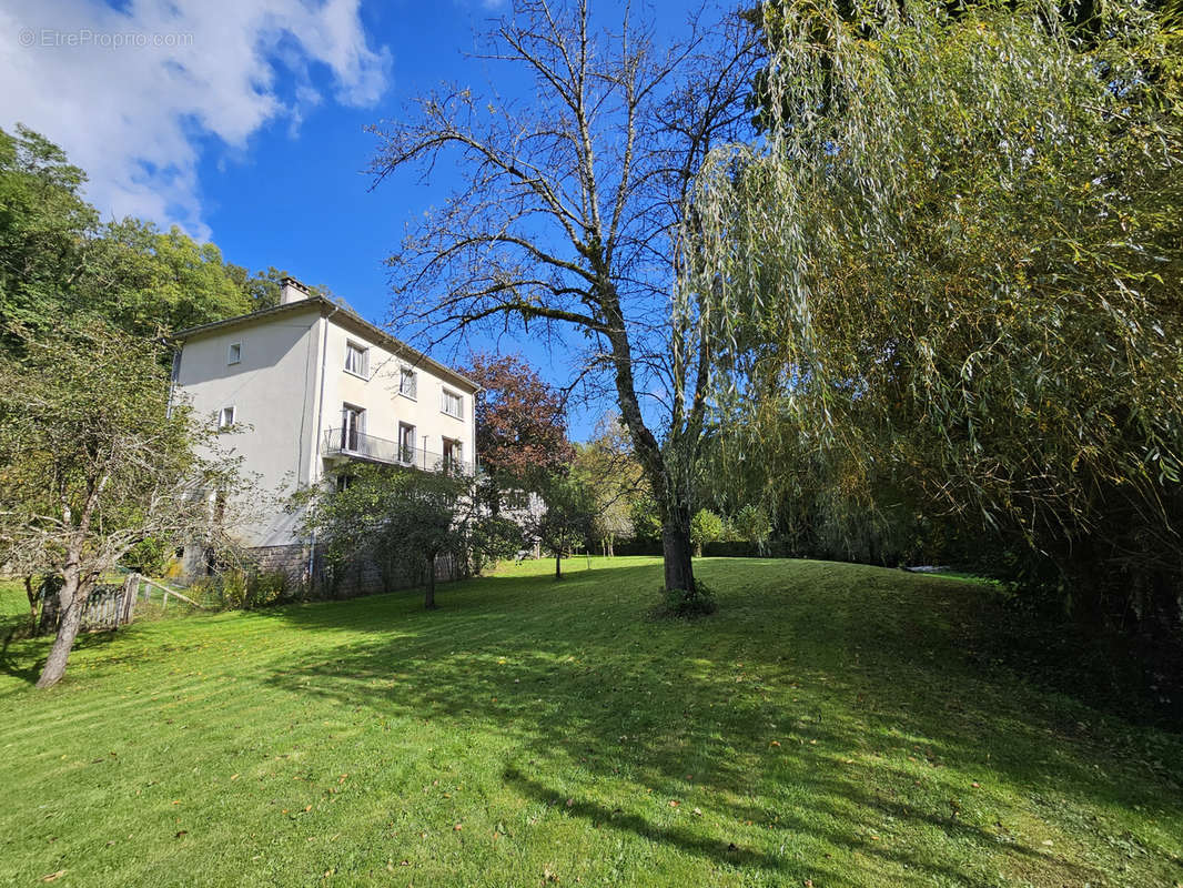 Maison à PIERRE-BUFFIERE