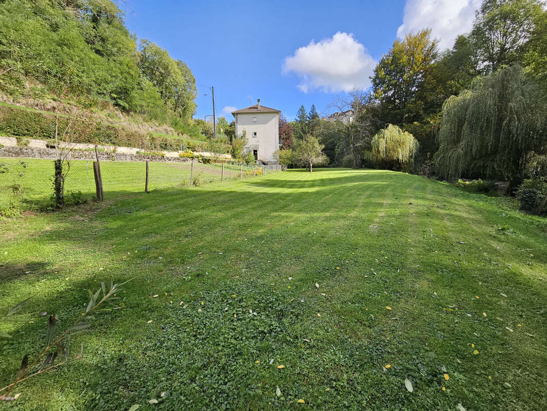 Maison à PIERRE-BUFFIERE