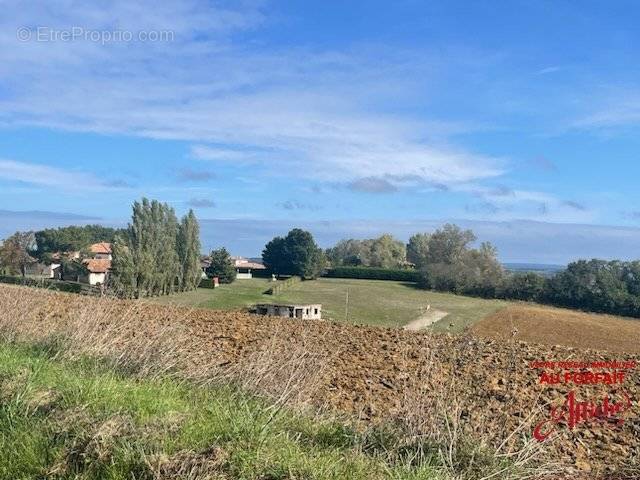 Terrain à BEAUVAIS-SUR-TESCOU