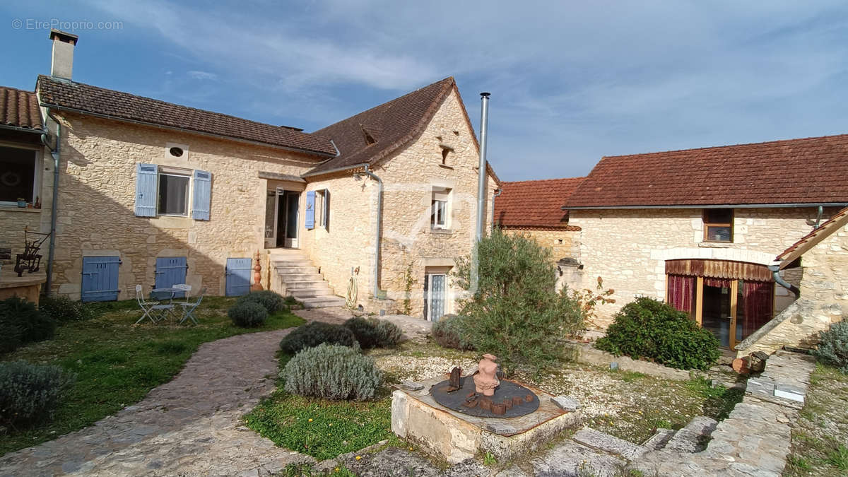 Maison à SAVIGNAC-LES-EGLISES