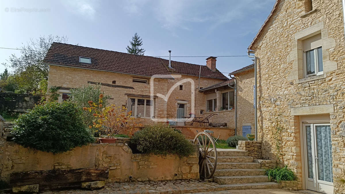 Maison à SAVIGNAC-LES-EGLISES