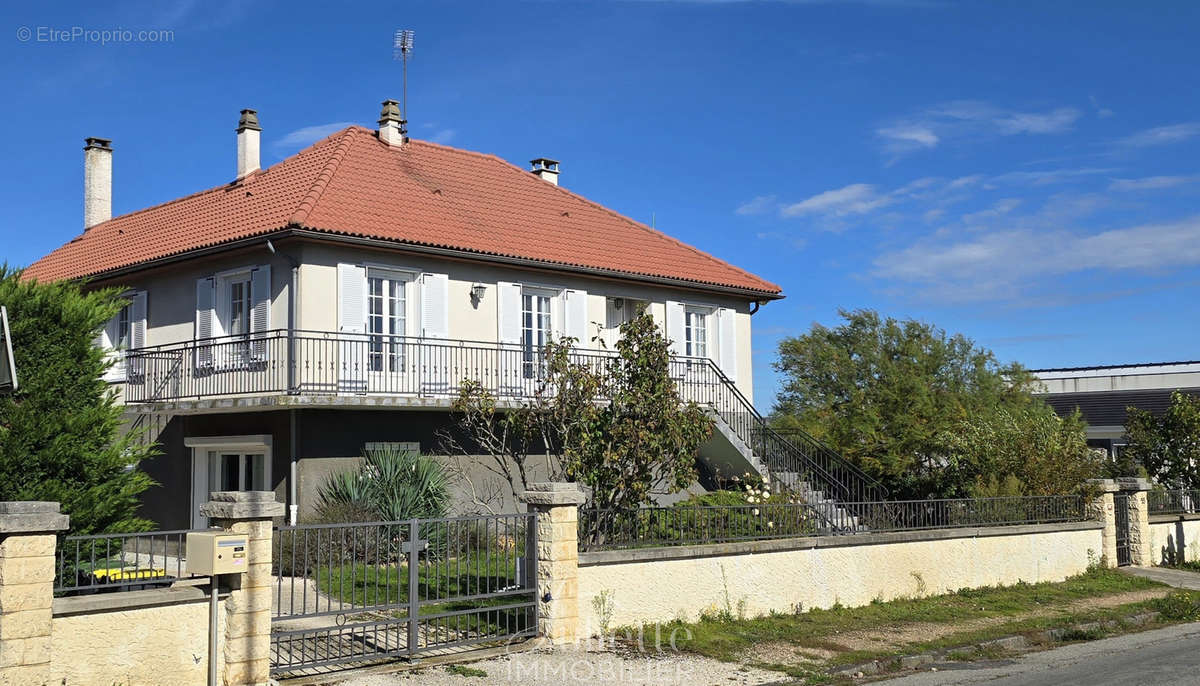 Maison à COMBRONDE