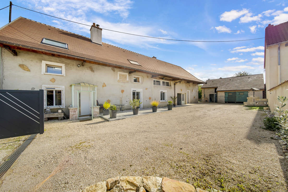 Maison à LONGECOURT-EN-PLAINE