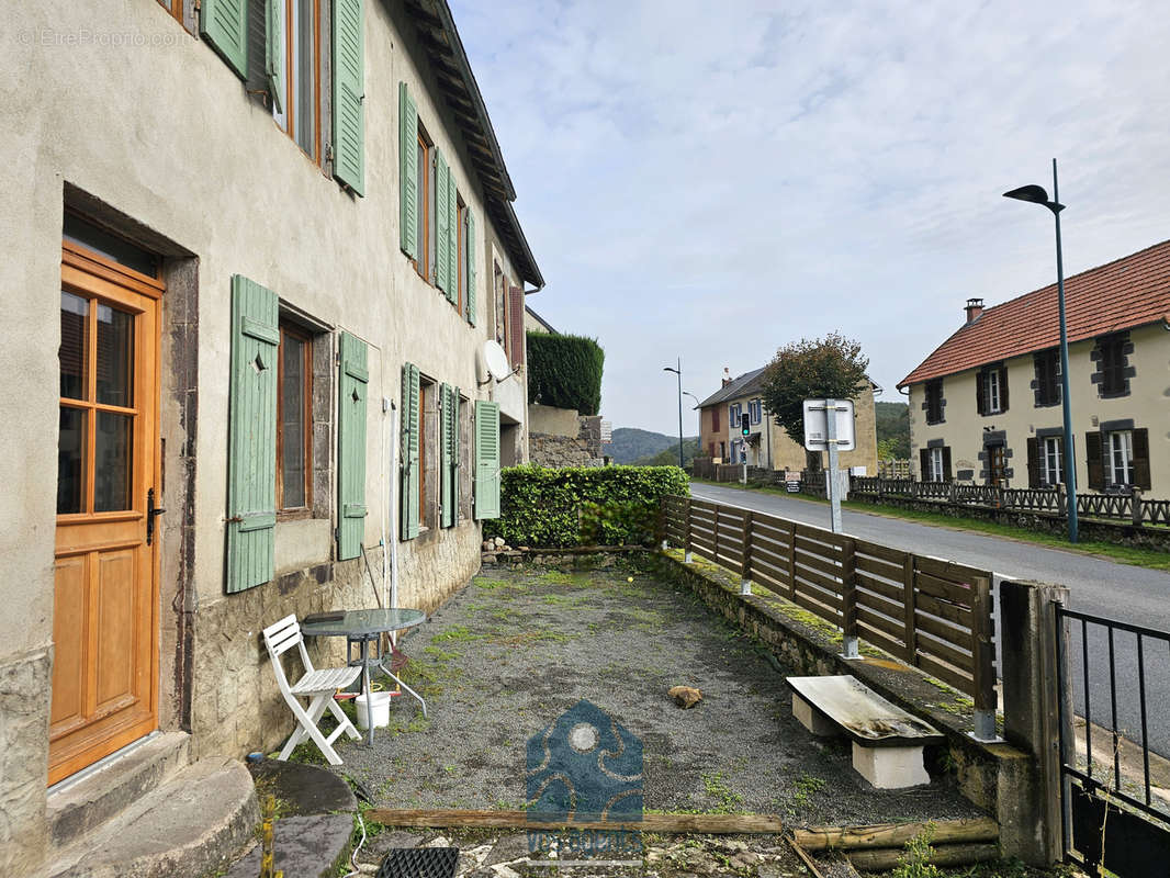 Maison à CHATEAUNEUF-LES-BAINS